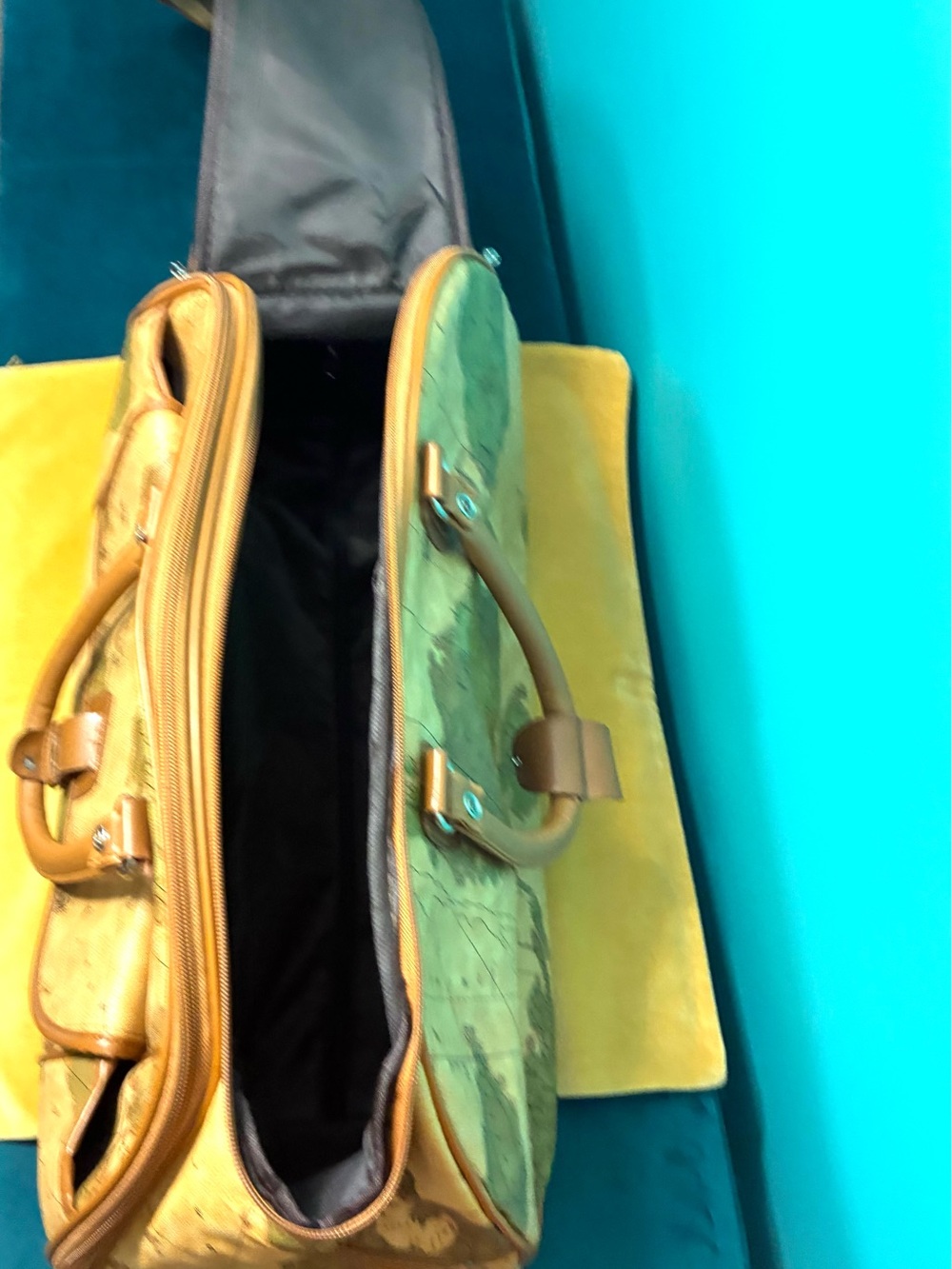Stylish Travel Bag - Picture 9 of 16